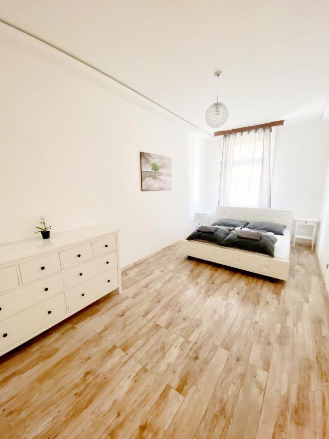 Luxury Apartment In The Centre Ac Parking Garden Budapest Exteriör bild